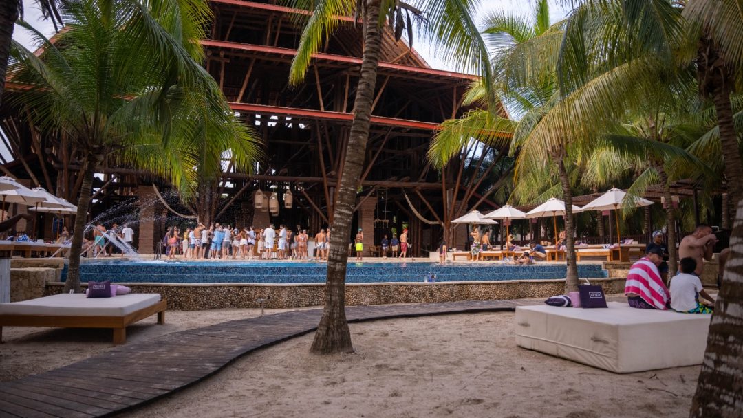 Atolon Beach Club