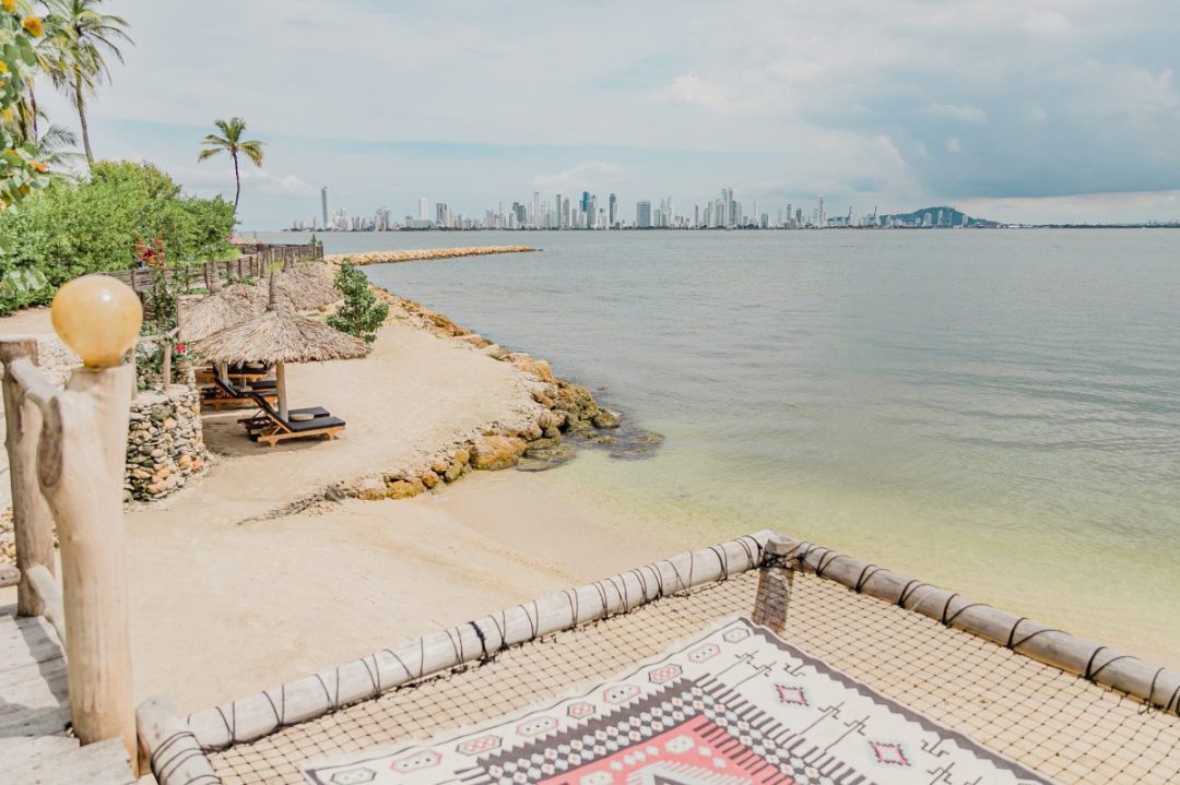 Eteka Beach Lounge