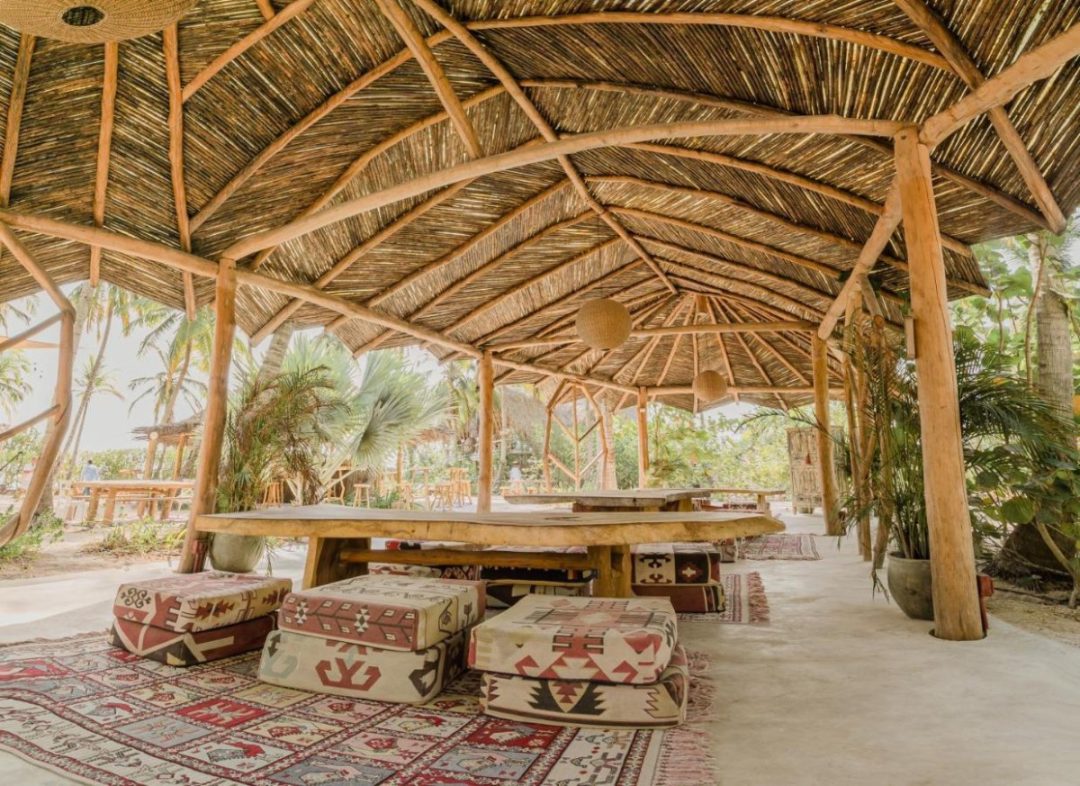 Eteka Beach Lounge